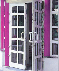 Состав и производство металлопластиковых дверей